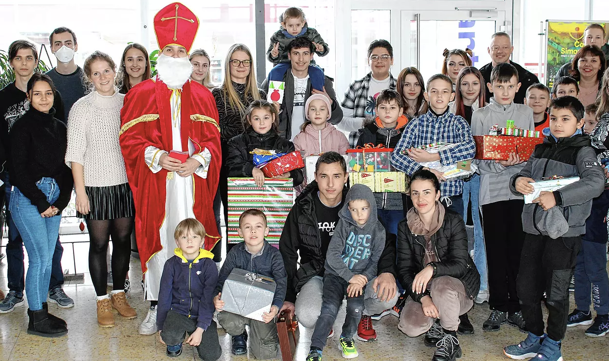 Schüler beschenken ukrainische Flüchtlingen