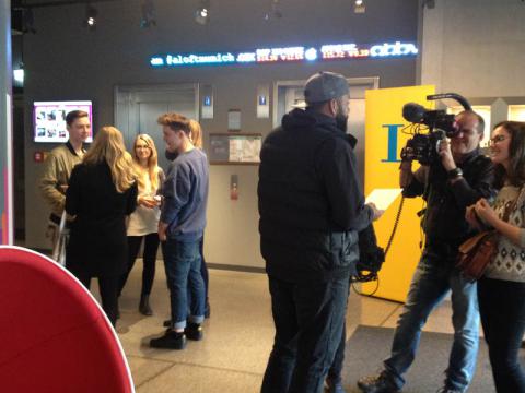 Angela Walther und Lara Ströhle bei der Wahl zum Jugendwort 2015